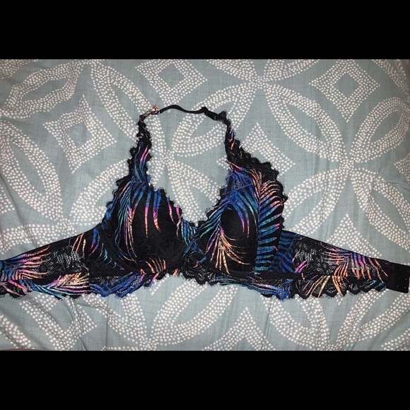 VS PINK Laced halter bra. - Picture 1 of 4